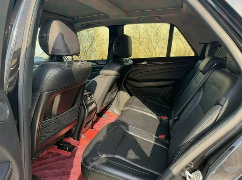 奔驰ML 后面外观二