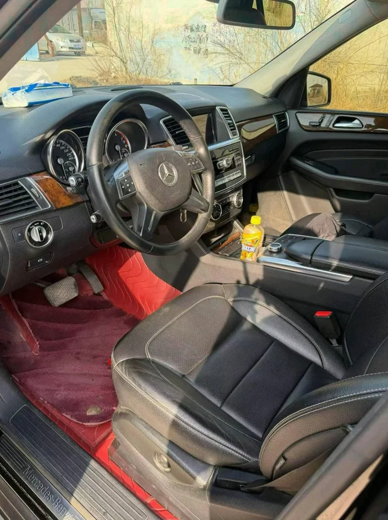 奔驰ML 后面外观一