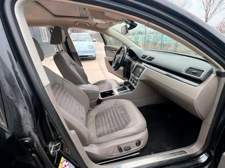 大众迈腾 内饰后排