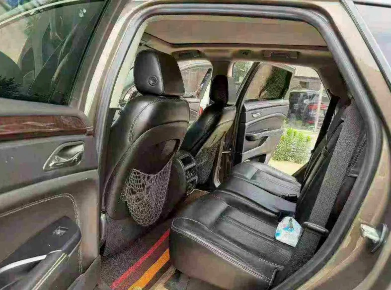 凯迪拉克SRX 内饰后排