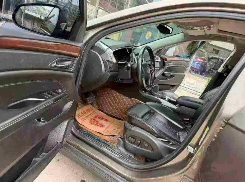 凯迪拉克SRX 后面外观一