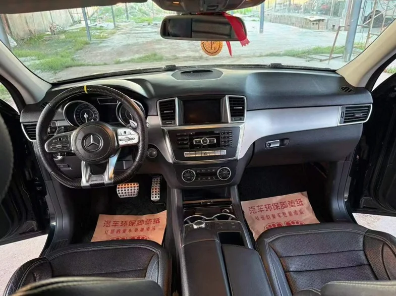 奔驰AMG 后面外观二