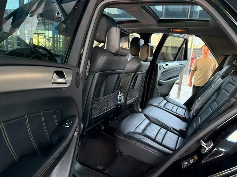 奔驰AMG 内饰后排