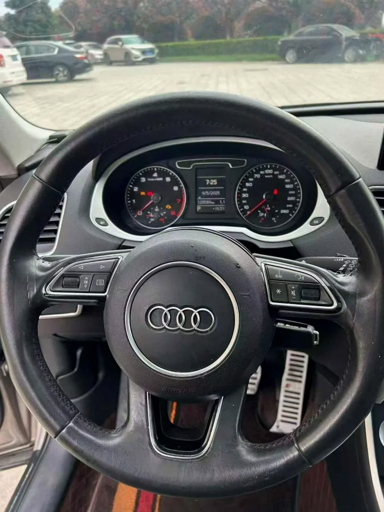 奥迪Q3 后面外观一