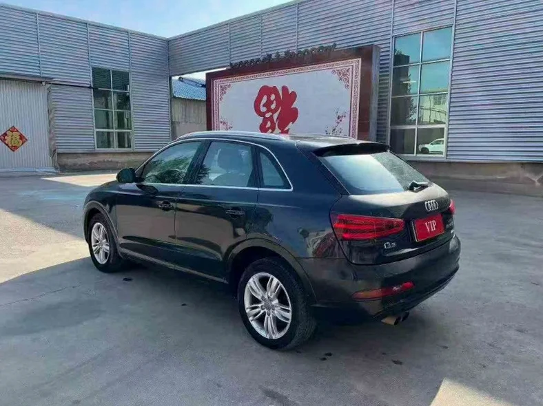 奥迪Q3 内饰前排