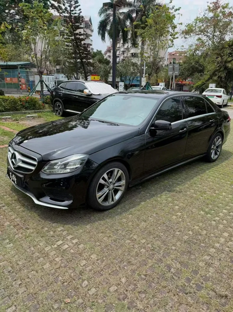 奔驰E 后面外观三