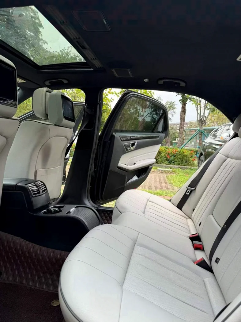 奔驰E 后面外观二