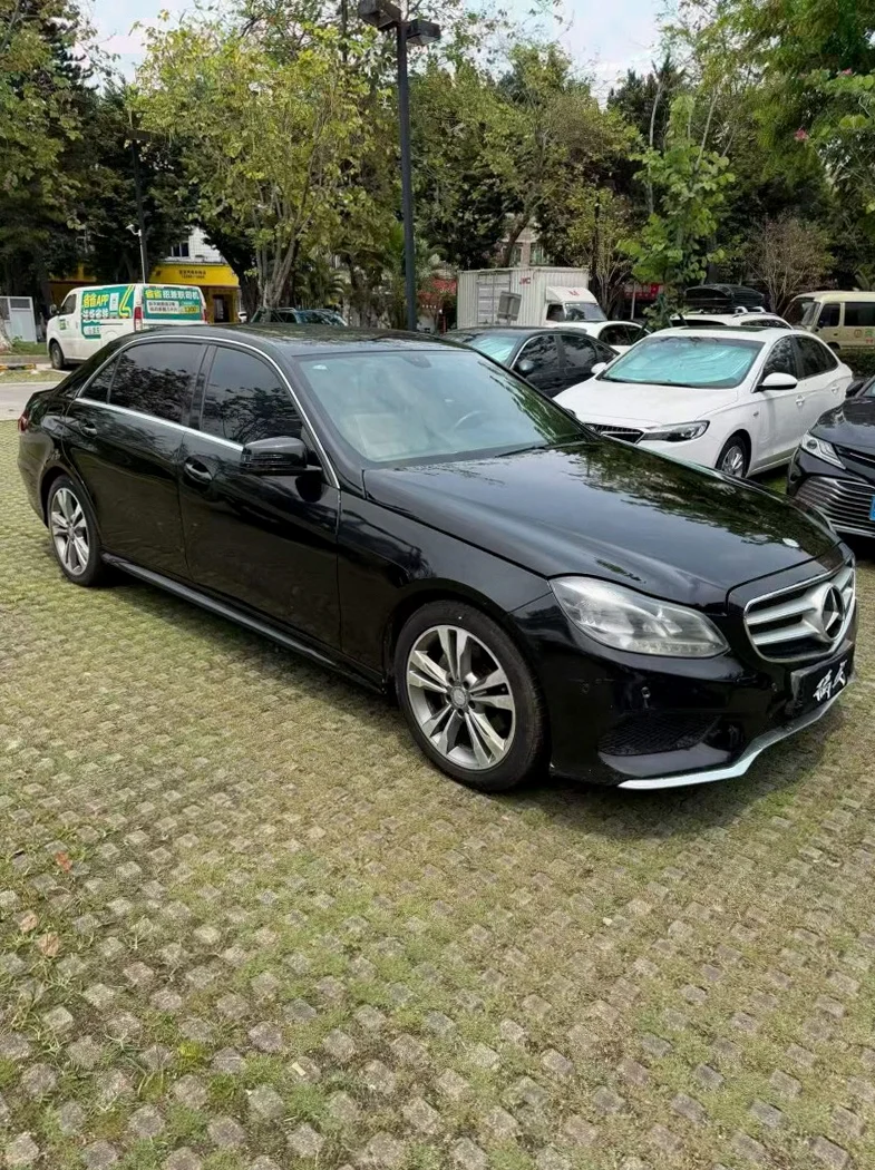 奔驰E 正面外观二