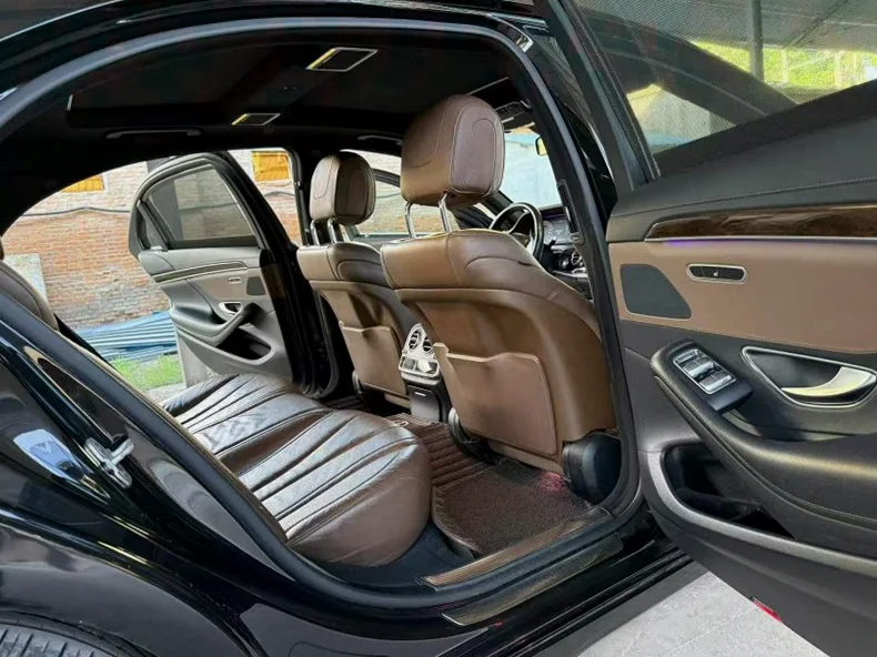 奔驰S 内饰前排