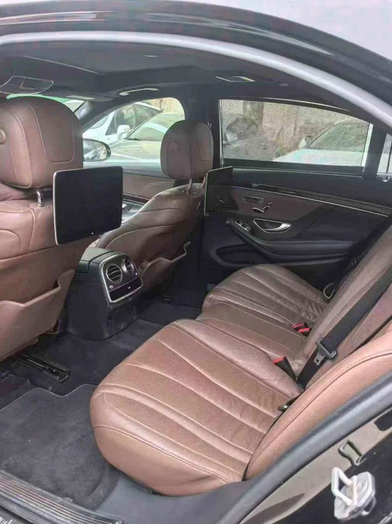 奔驰S 后面外观三