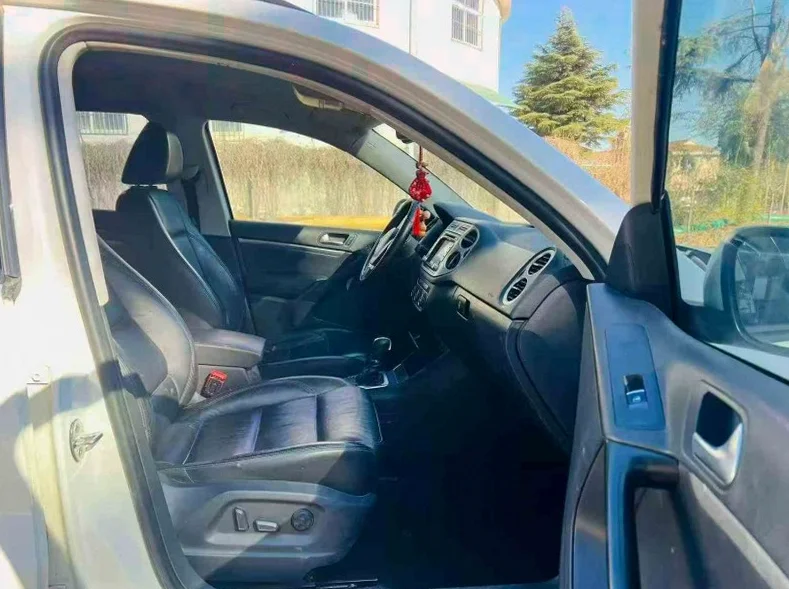 大众途观 驾驶室