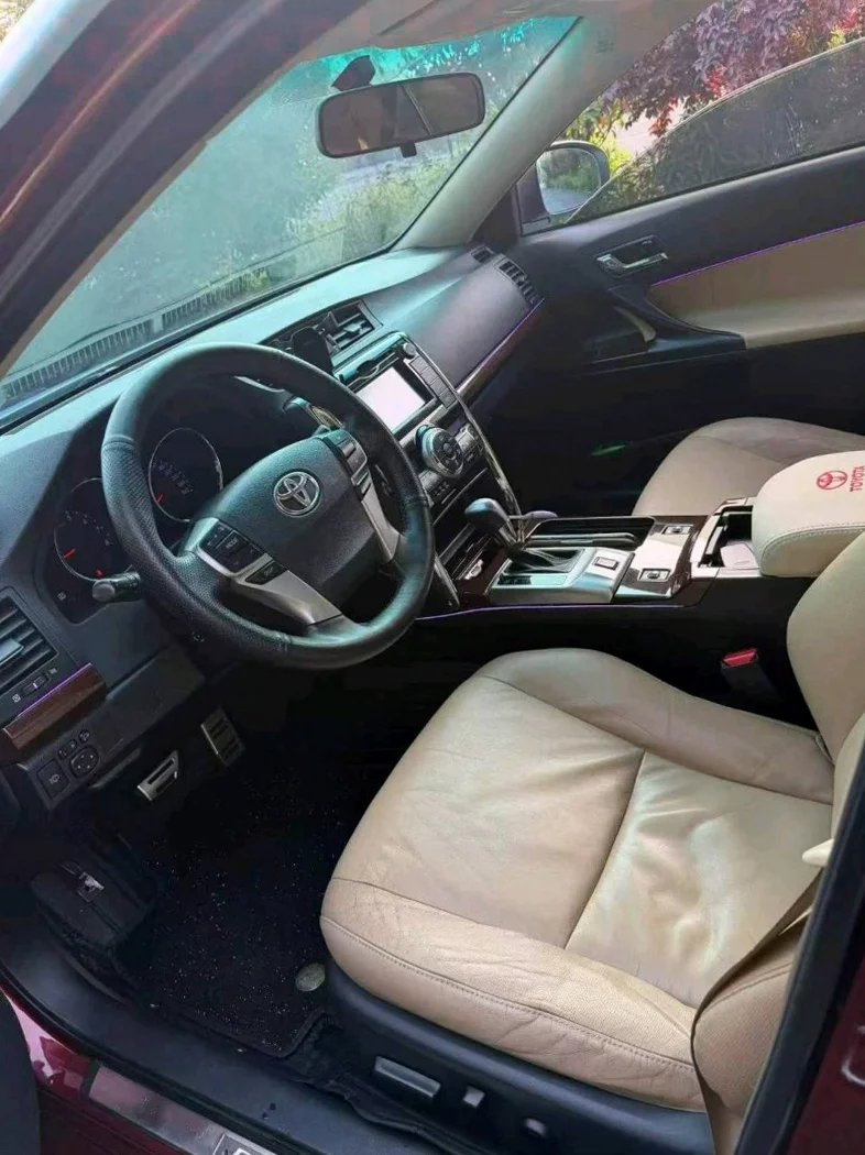 丰田锐志 驾驶室