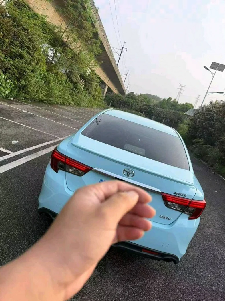 丰田锐志 后面外观一