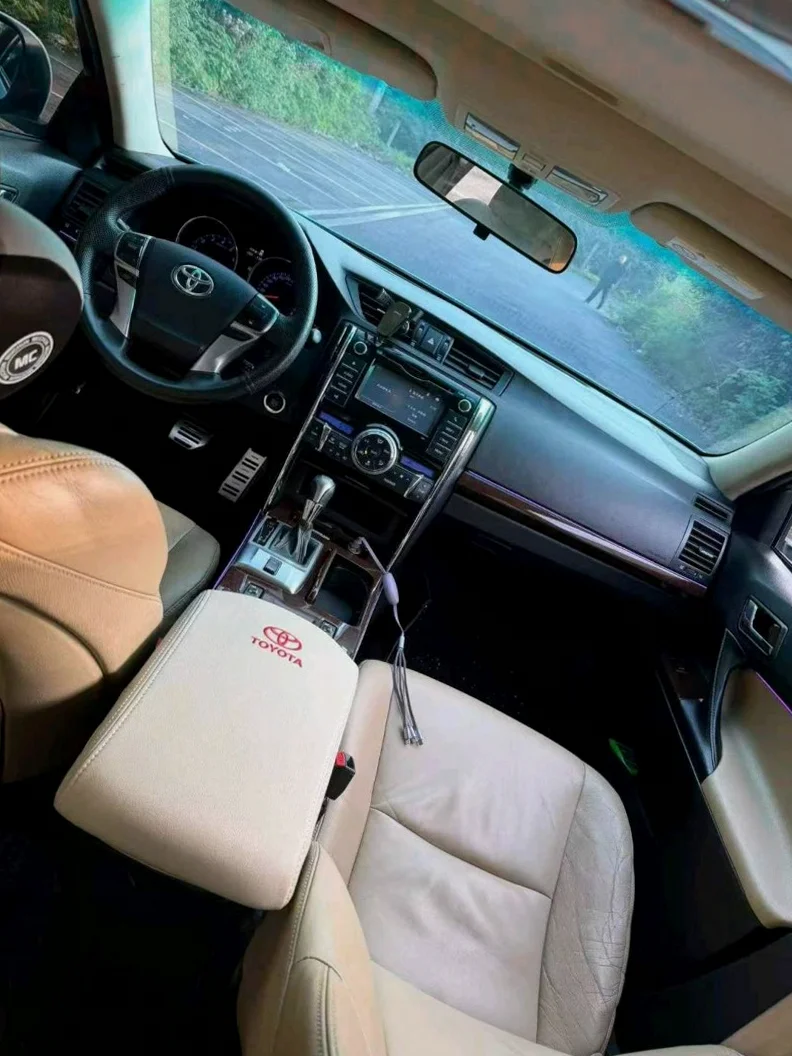 丰田锐志 内饰前排