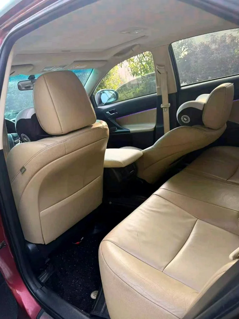 丰田锐志 内饰后排