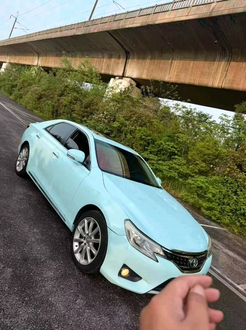 丰田锐志 正面外观二