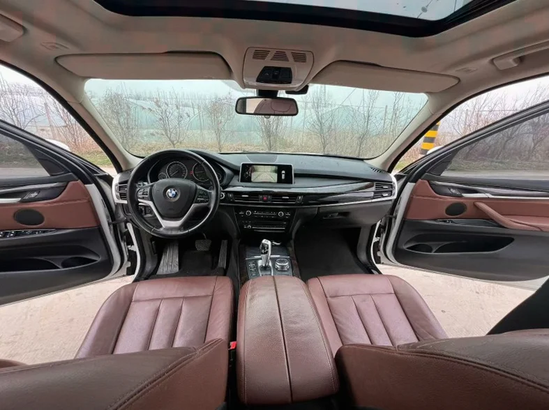 宝马X5 内饰前排