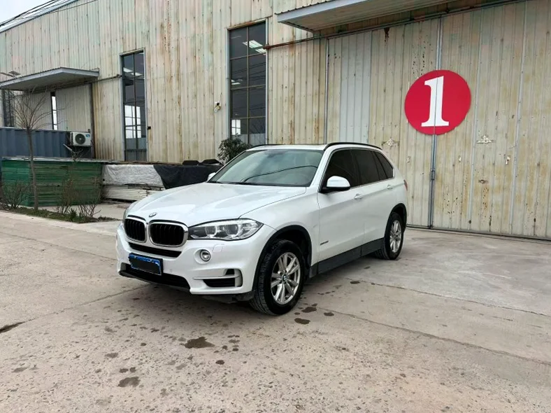 宝马X5 正面外观二