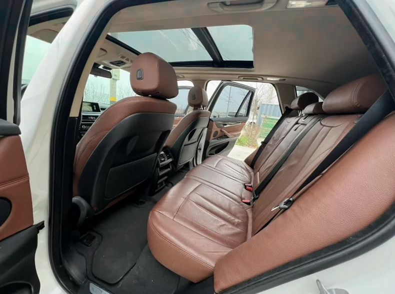 宝马X5 后面外观三