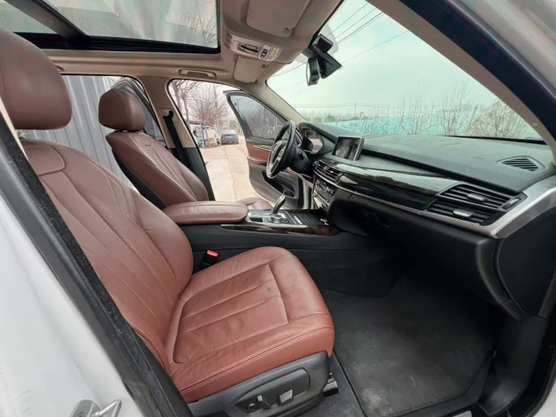 宝马X5 内饰后排