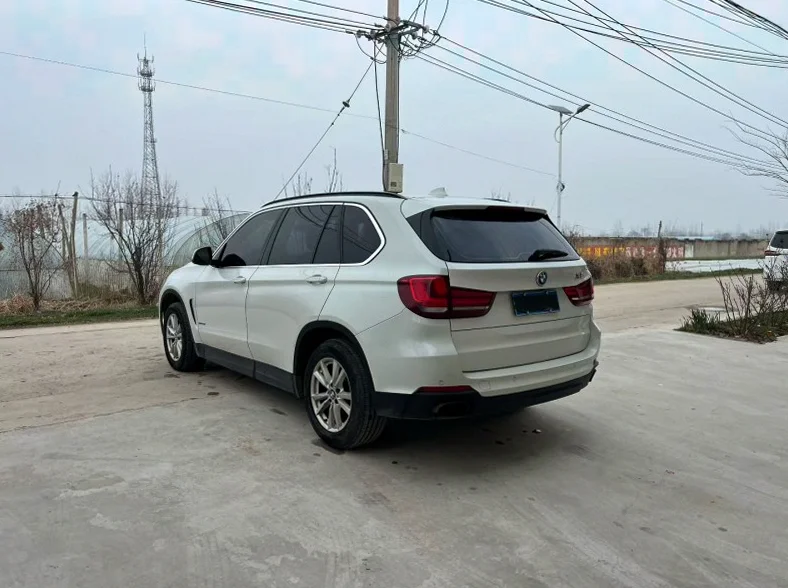 宝马X5 正面外观三