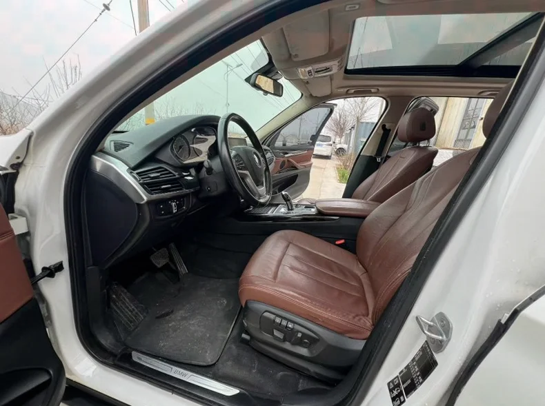 宝马X5 后面外观二