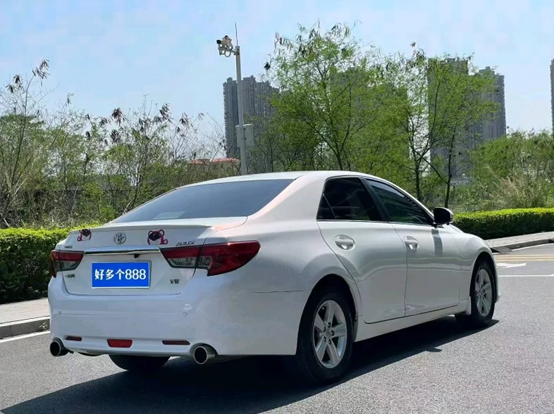 丰田锐志 内饰后排