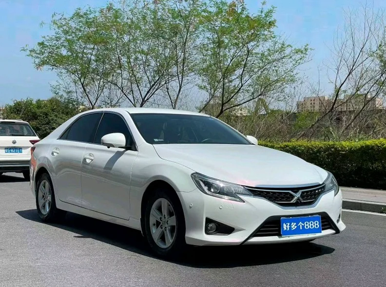 丰田锐志 正面外观三