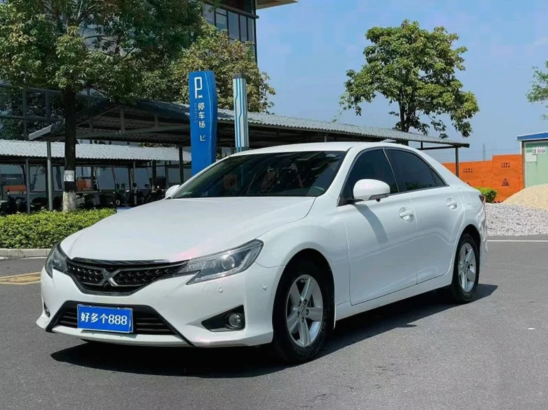 丰田锐志 正面外观二