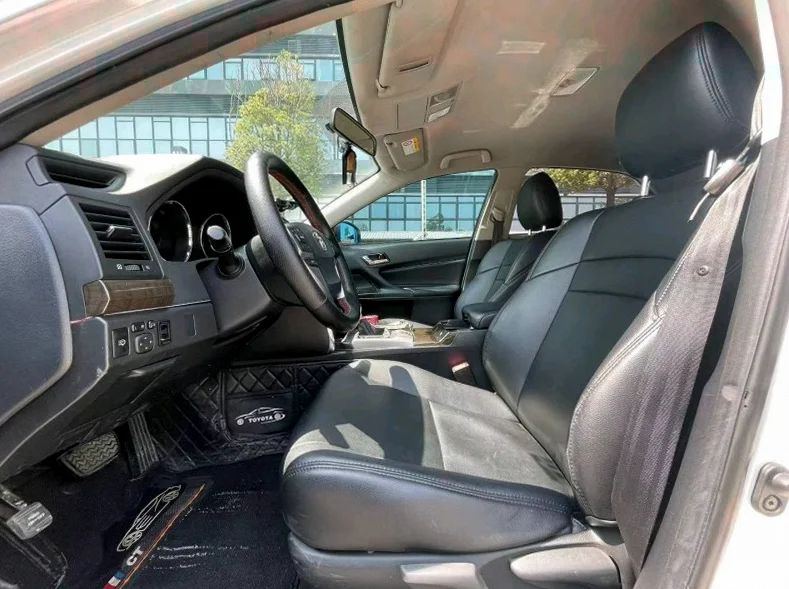 丰田锐志 后面外观二