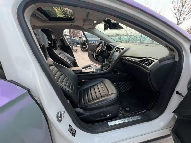 福特蒙迪欧 内饰后排