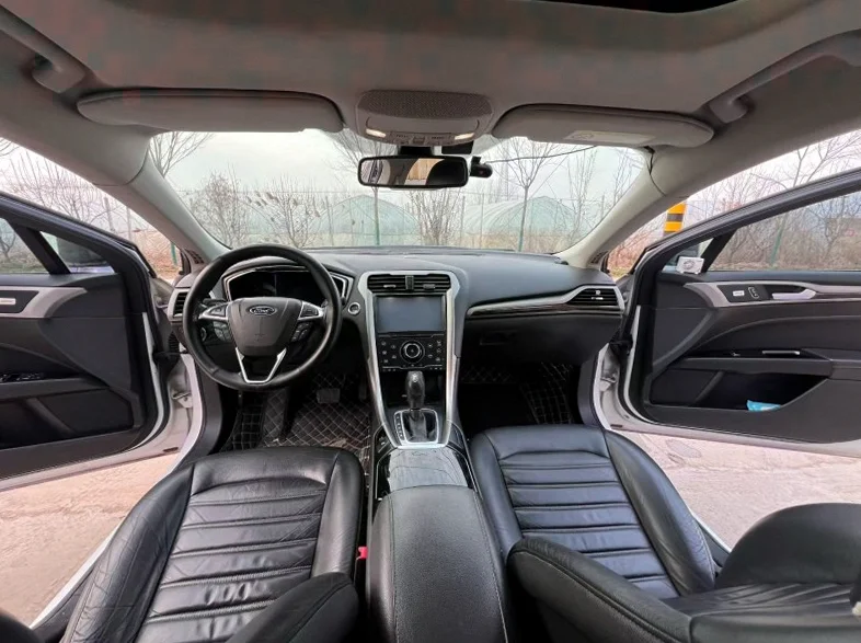 福特蒙迪欧 内饰前排