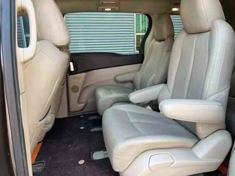 别克GL8 后面外观二