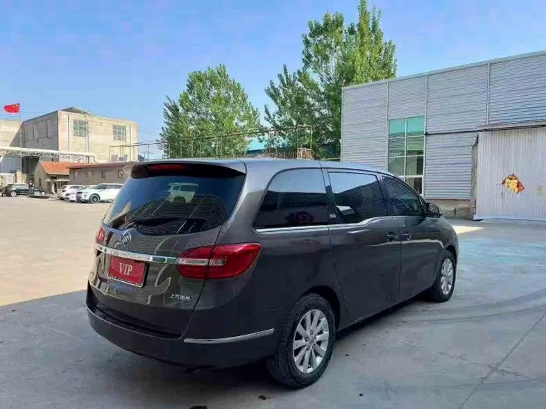 别克GL8 内饰前排