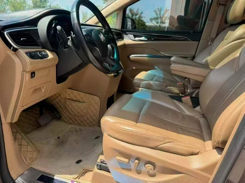 别克GL8 后面外观三