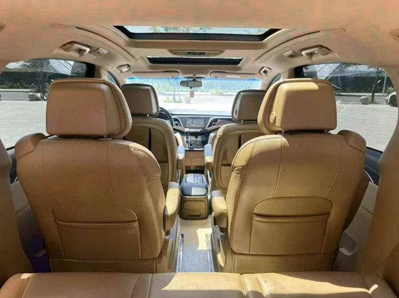 别克GL8 后面外观一