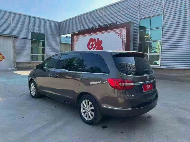 别克GL8 内饰后排