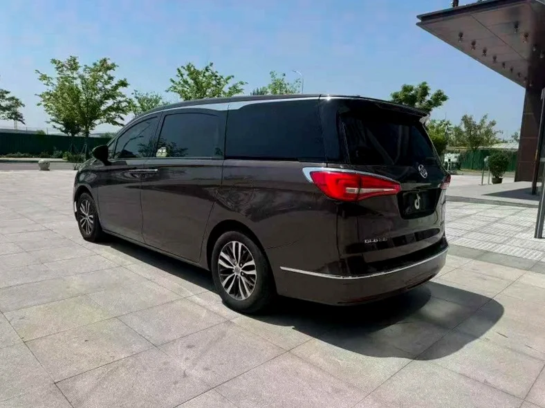 别克GL8 内饰前排