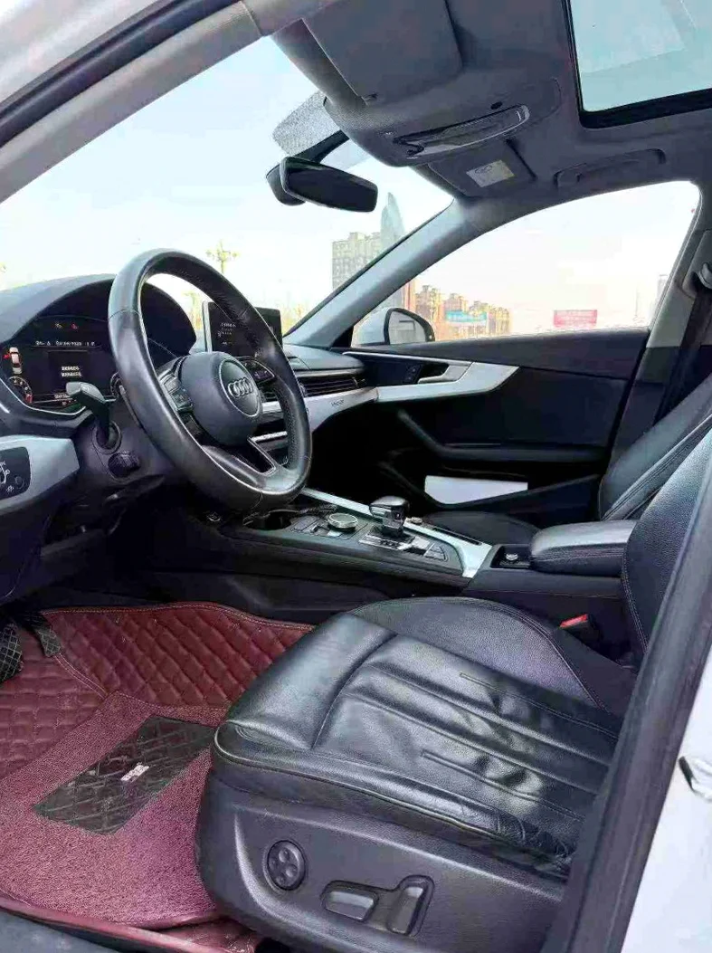 奥迪A4L 内饰前排