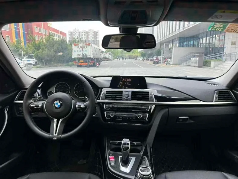 保时捷卡宴 正面外观三