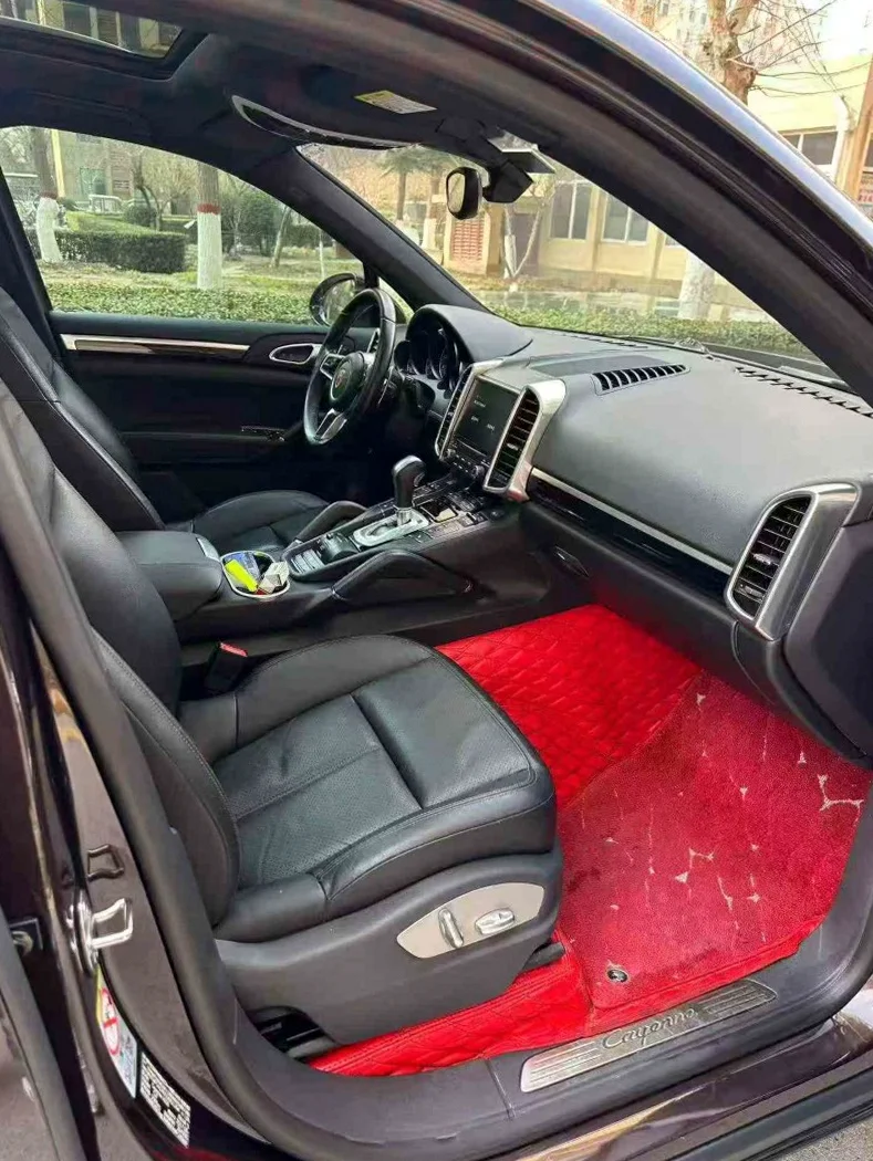 保时捷卡宴 后面外观二