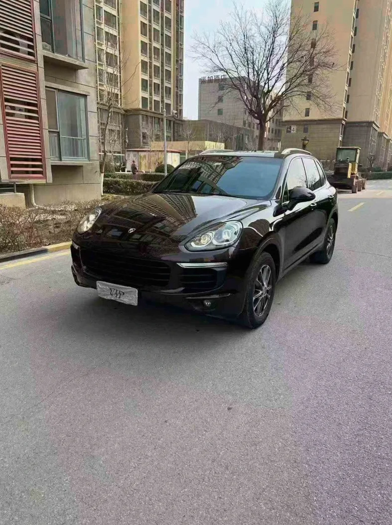 保时捷卡宴 正面外观三