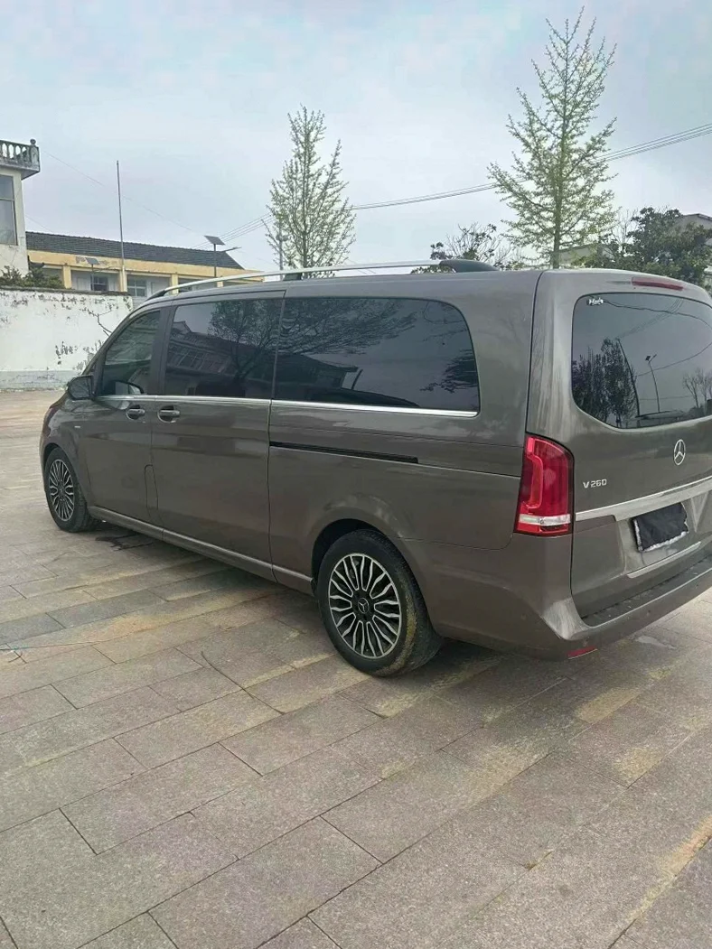 奔驰V 内饰后排