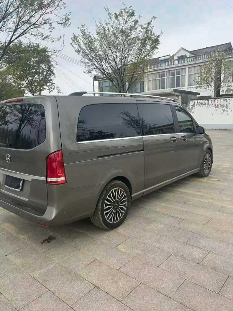 奔驰V 内饰前排