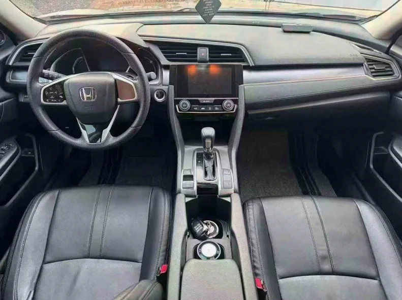 本田思域 后面外观一