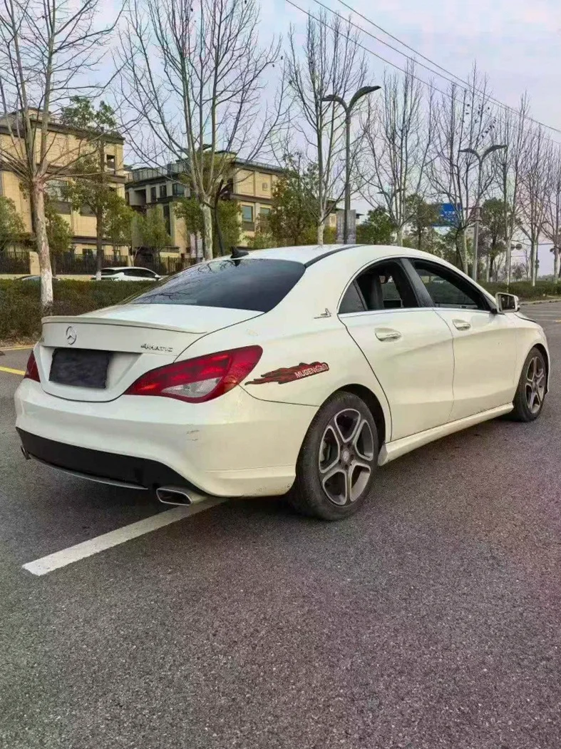 奔驰CLA 内饰后排