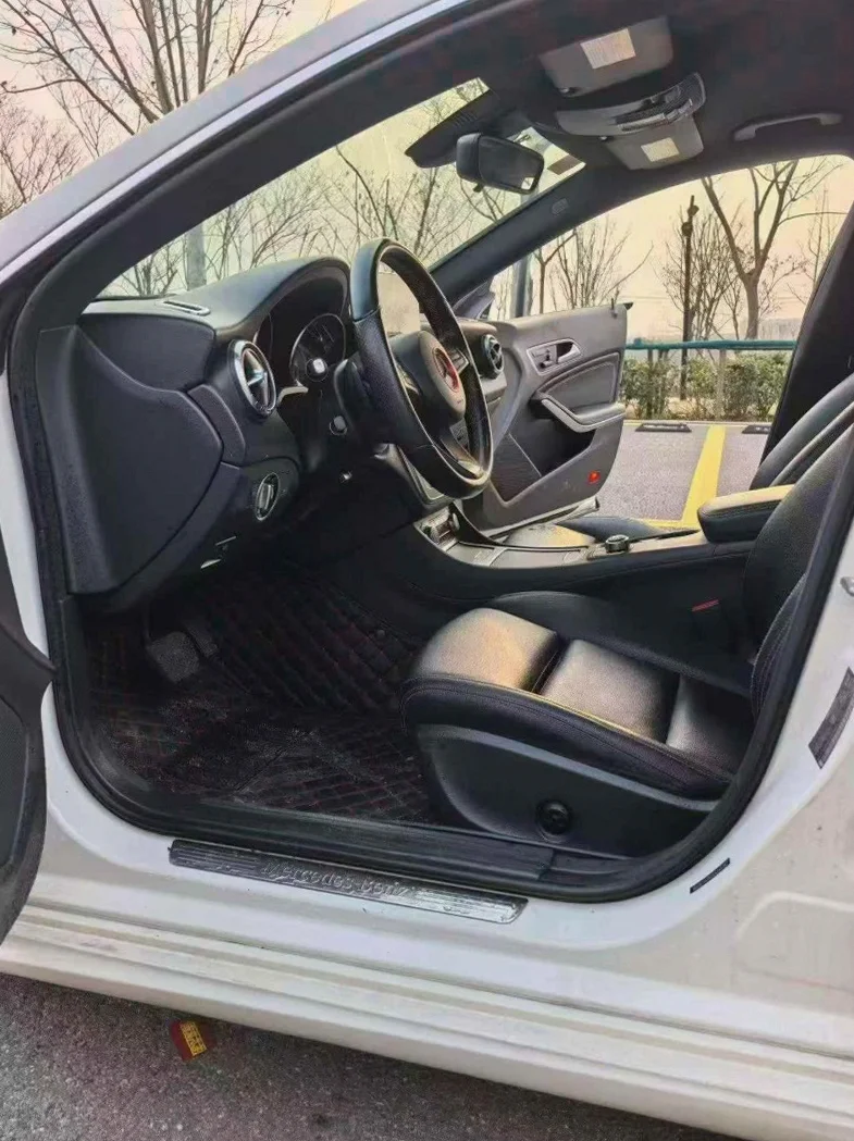 奔驰CLA 后面外观一