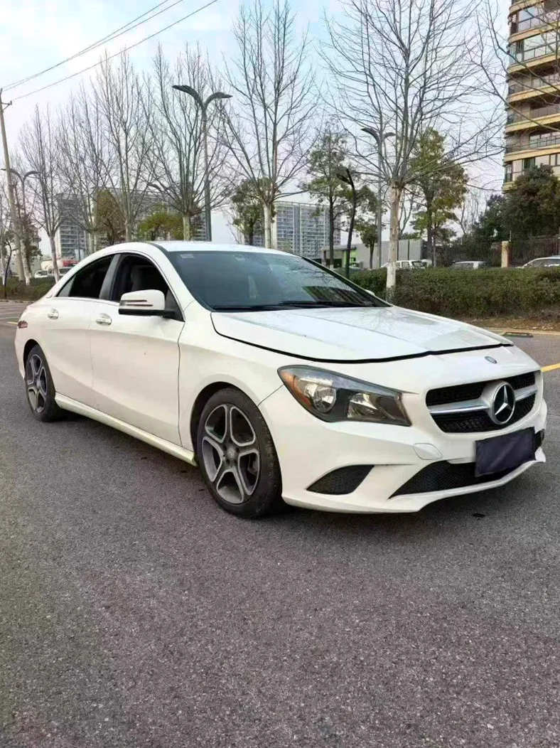 奔驰CLA 正面外观二