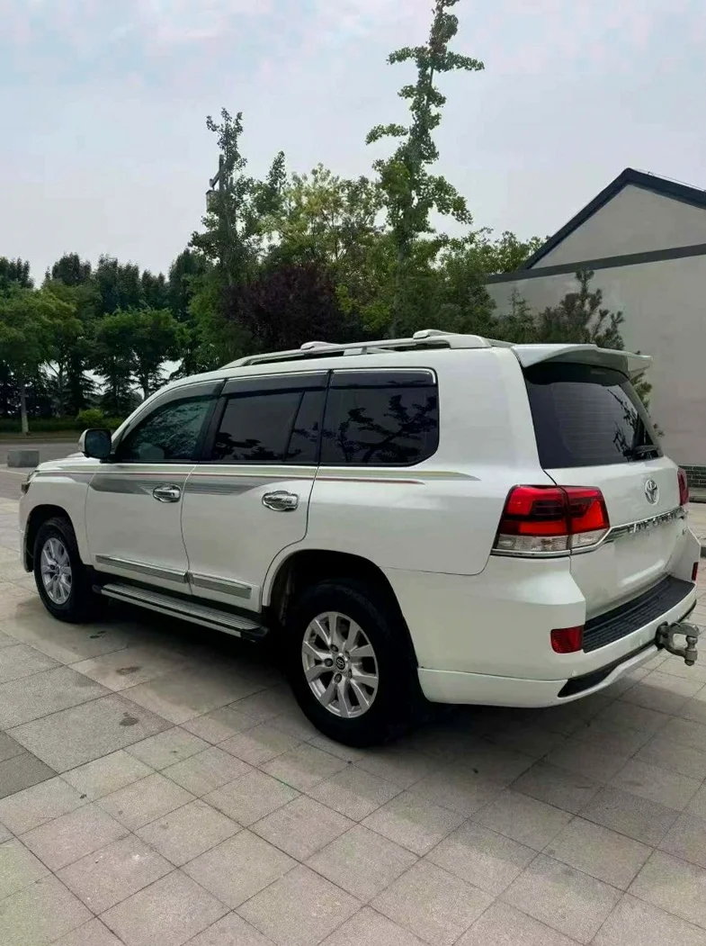 丰田兰德酷路泽 驾驶室