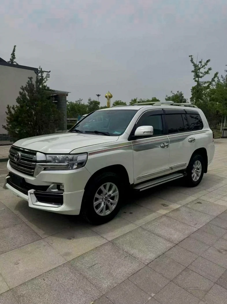 丰田兰德酷路泽 正面外观三